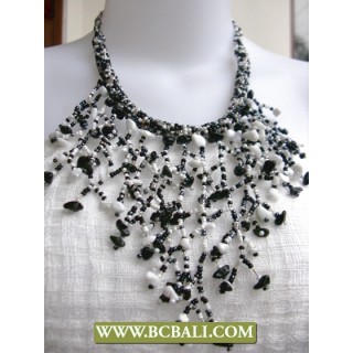 Squins Fashion Necklaces Casandra Black and White with Stone